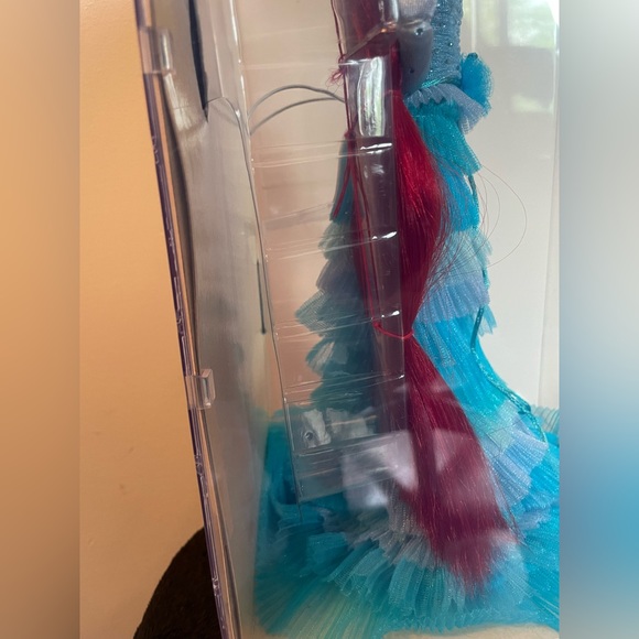 LE 2011 Ariel Disney Designer Doll - Picture 4 of 4